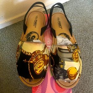 Adorable peep toe flat sandals